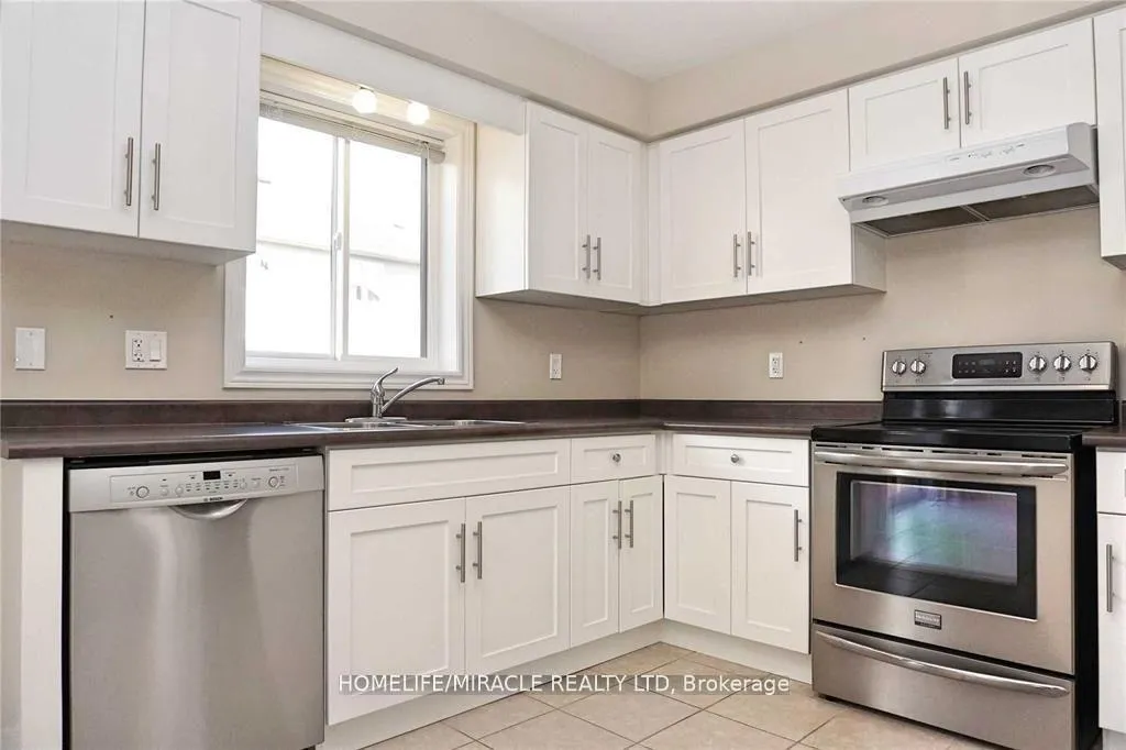 Photo 7 of 11 Sandybay Avenue, Kitchener — HOMEH
