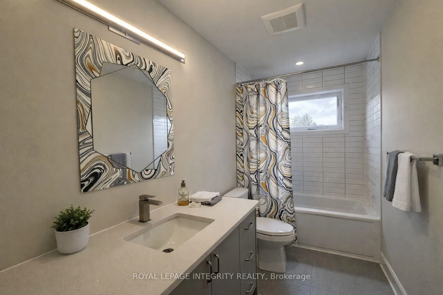 Photo 22 of Unit A, 9 Gwynne Avenue, Ottawa, Civic Hospital — HOMEH