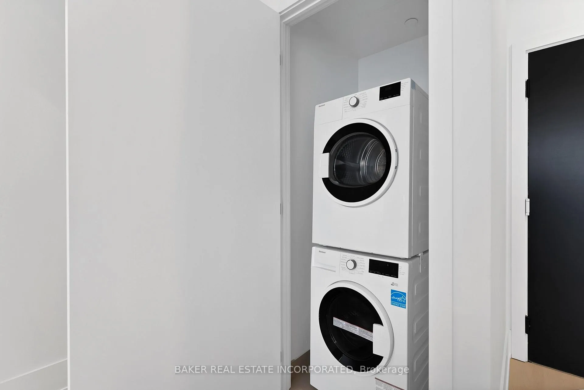 Photo 7 of Unit PH3, 36 Olive Avenue, North York, Willowdale East — HOMEH