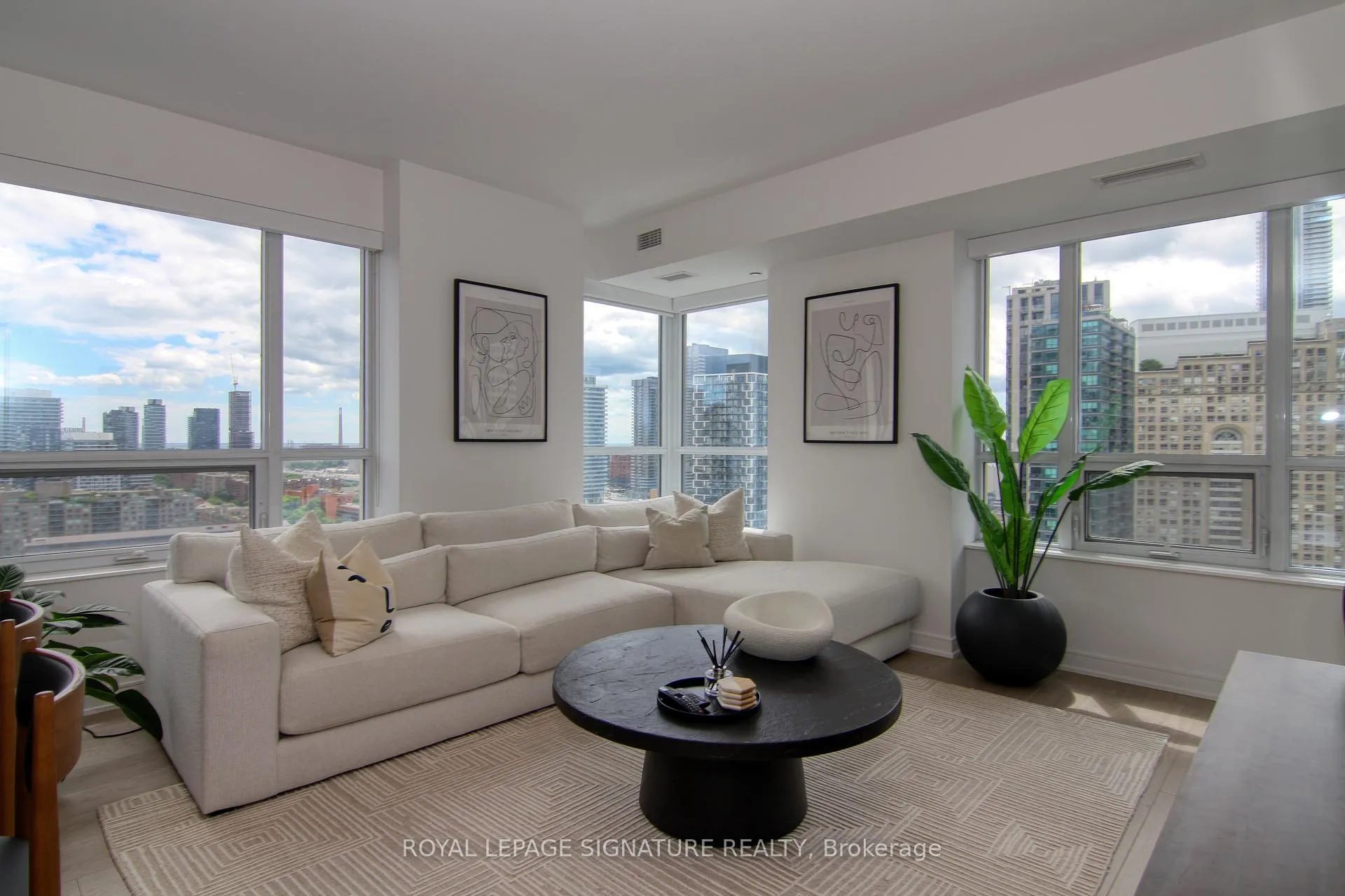 Photo 2 of Unit 1809, 88 Scott Street, Toronto, Church-Yonge Corridor — HOMEH