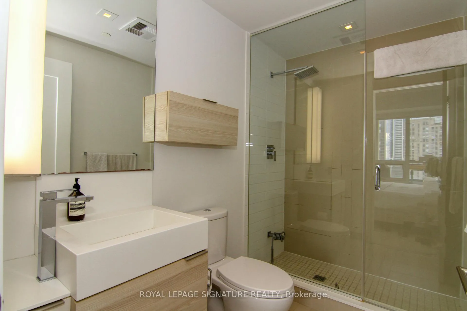 Photo 8 of Unit 1809, 88 Scott Street, Toronto, Church-Yonge Corridor — HOMEH