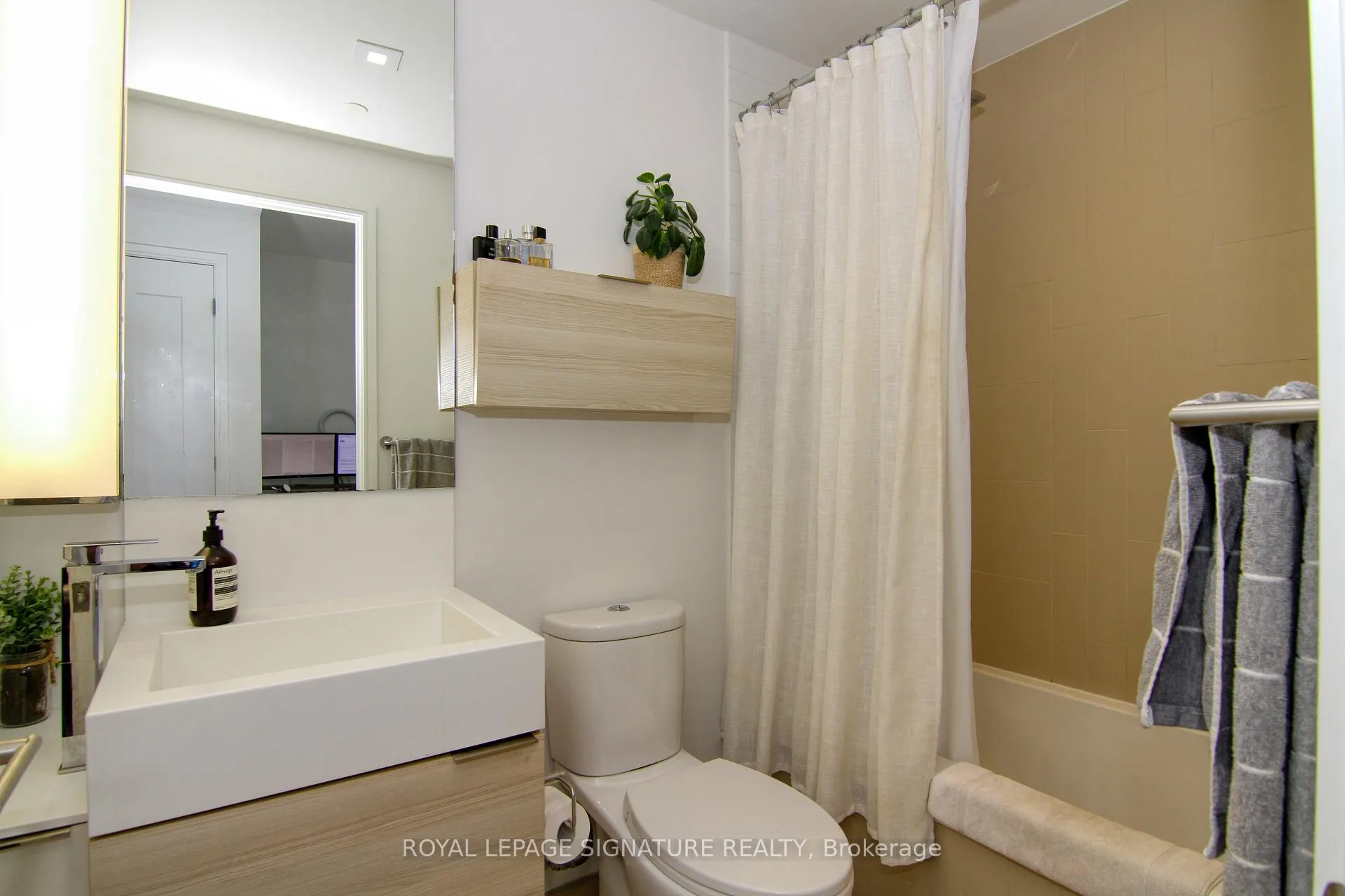 Photo 10 of Unit 1809, 88 Scott Street, Toronto, Church-Yonge Corridor — HOMEH