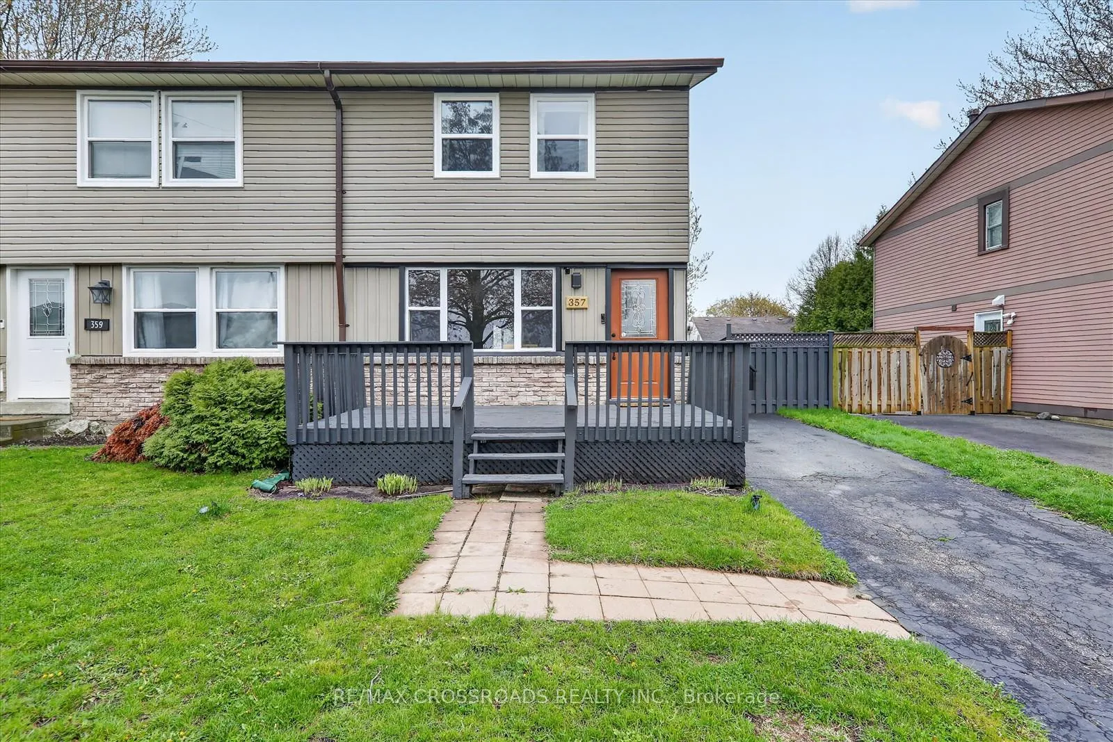Photo 2 of 357 Pompano Court, Oshawa, Samac — HOMEH