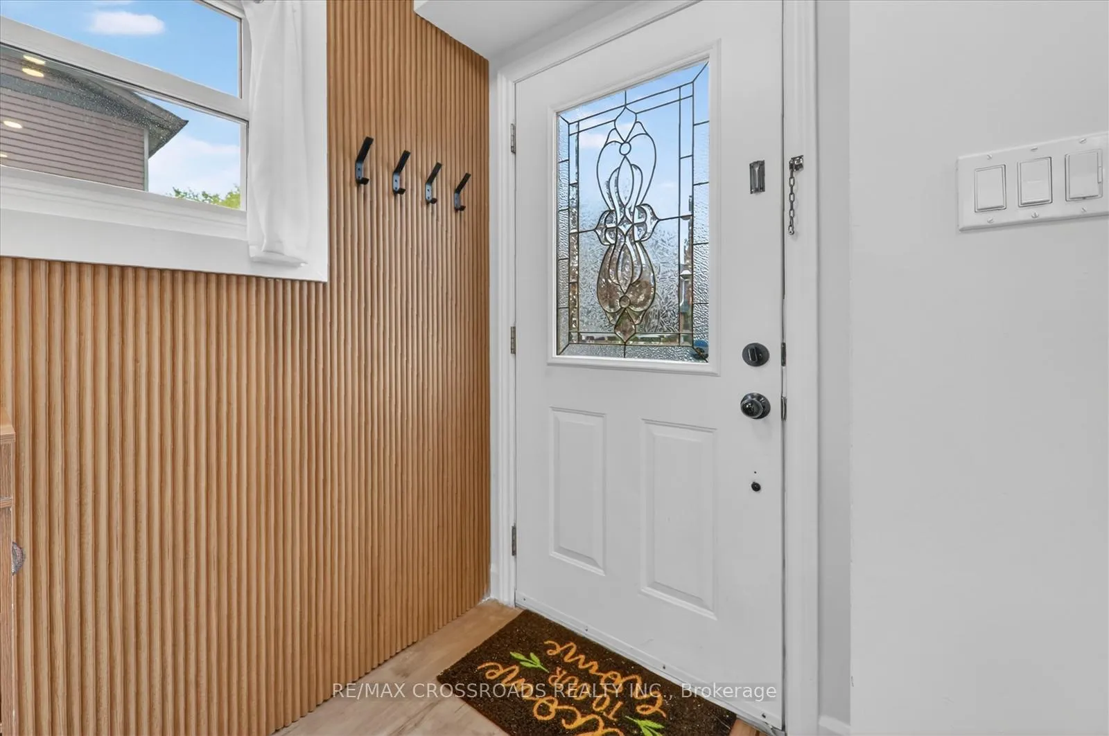 Photo 5 of 357 Pompano Court, Oshawa, Samac — HOMEH