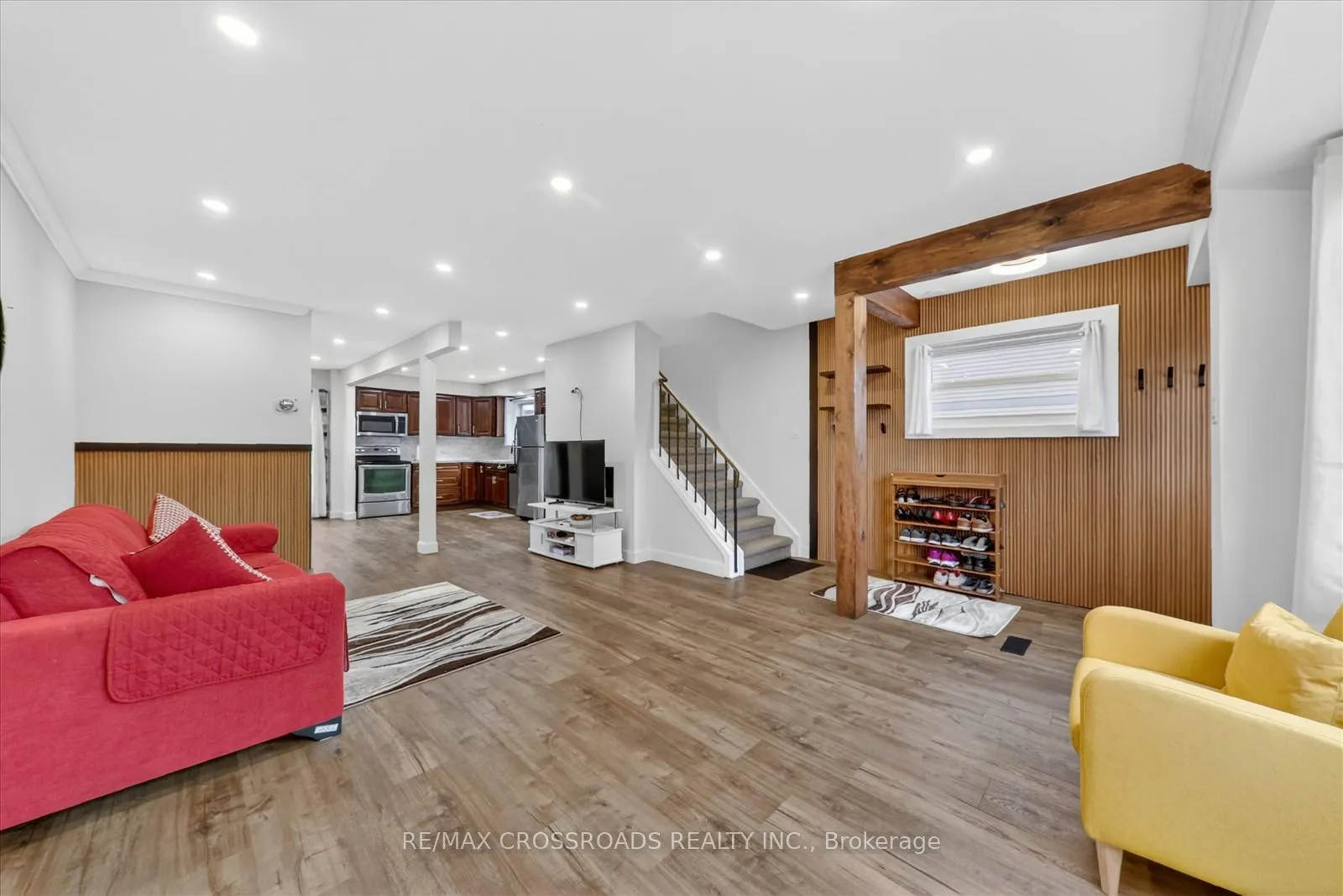 Photo 6 of 357 Pompano Court, Oshawa, Samac — HOMEH