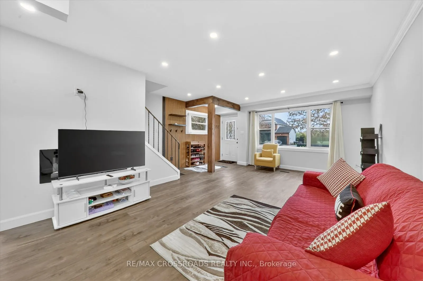 Photo 8 of 357 Pompano Court, Oshawa, Samac — HOMEH