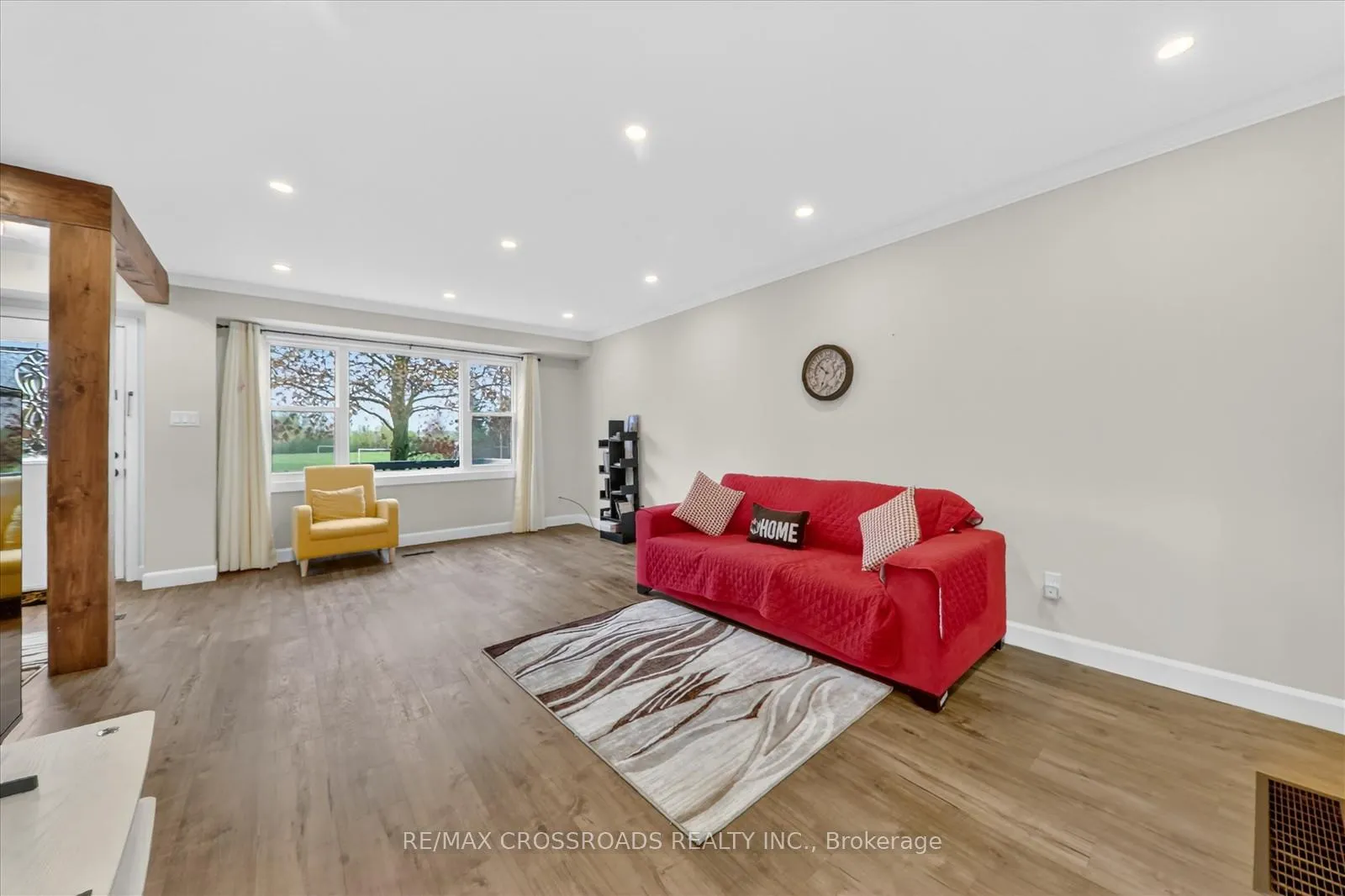 Photo 9 of 357 Pompano Court, Oshawa, Samac — HOMEH