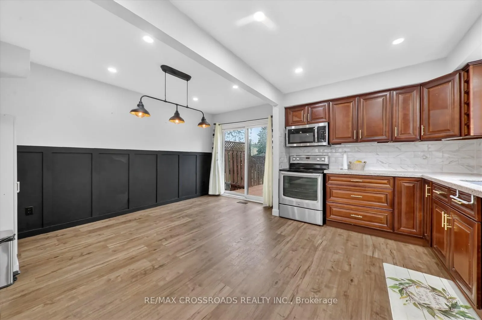 Photo 10 of 357 Pompano Court, Oshawa, Samac — HOMEH
