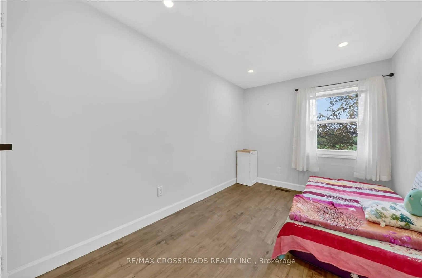 Photo 20 of 357 Pompano Court, Oshawa, Samac — HOMEH