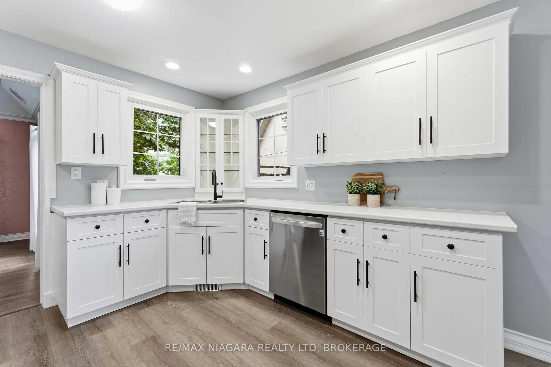 Photo 15 of 44 Cheritan Court, St. Catharines, Port Dalhousie — HOMEH