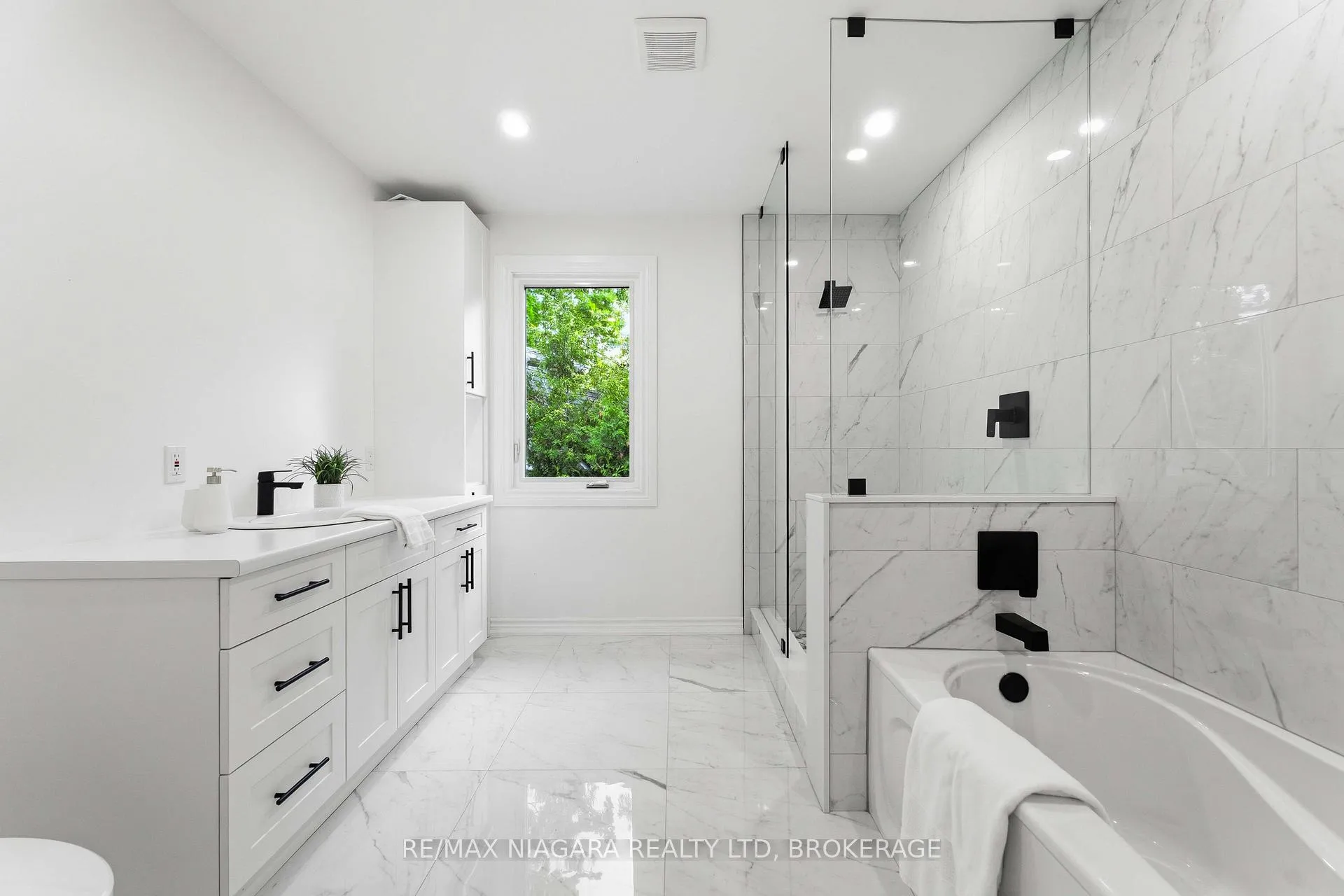 Photo 26 of 44 Cheritan Court, St. Catharines, Port Dalhousie — HOMEH