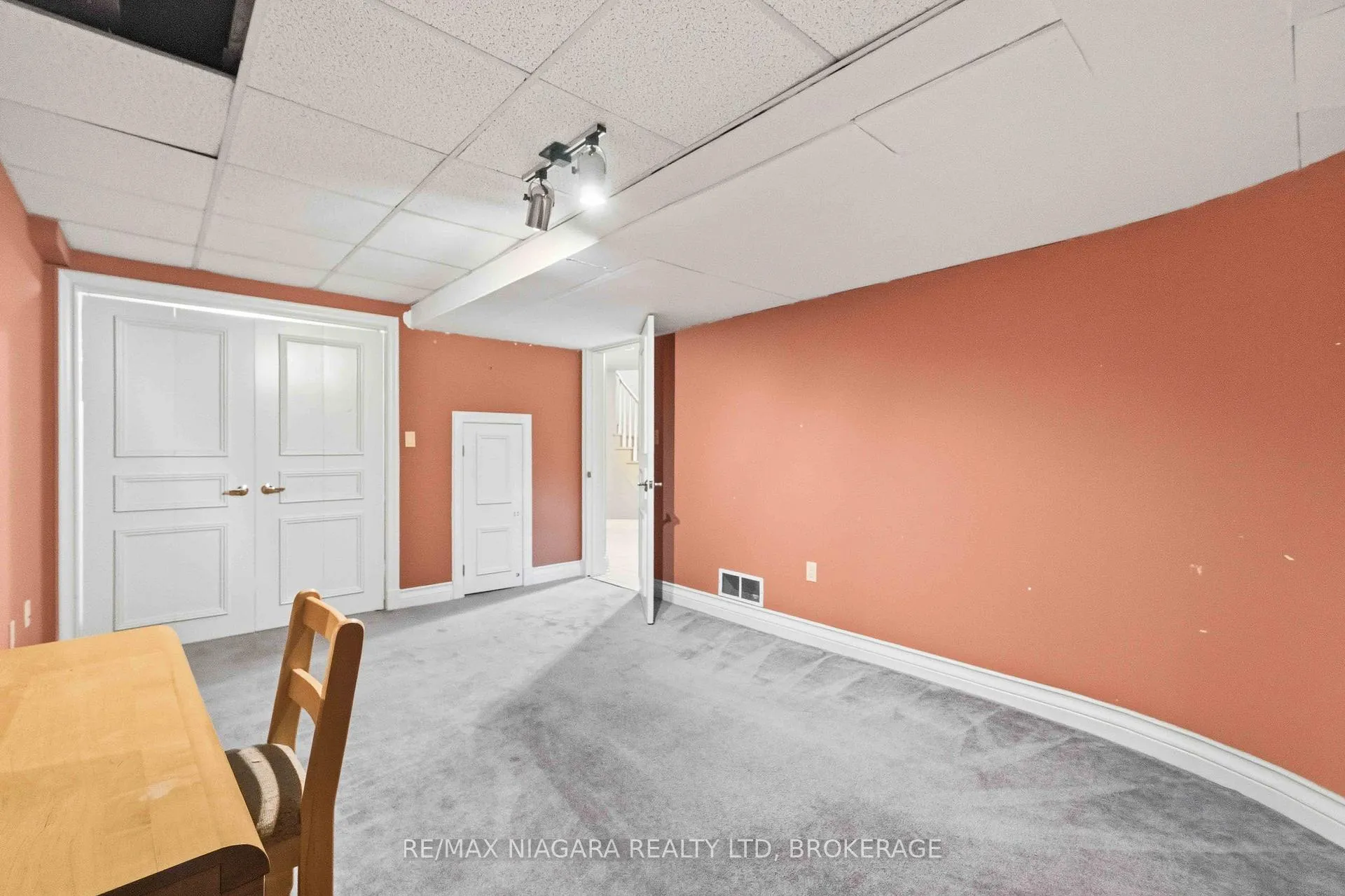 Photo 40 of 44 Cheritan Court, St. Catharines, Port Dalhousie — HOMEH