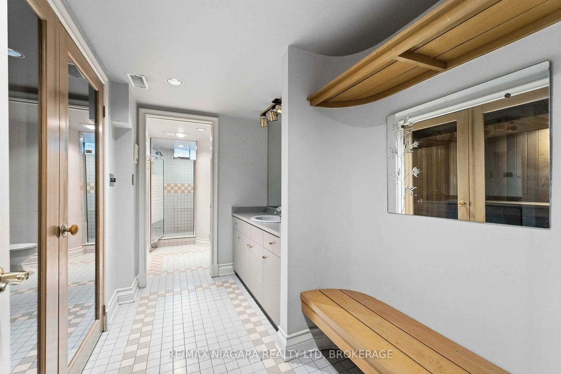 Photo 42 of 44 Cheritan Court, St. Catharines, Port Dalhousie — HOMEH