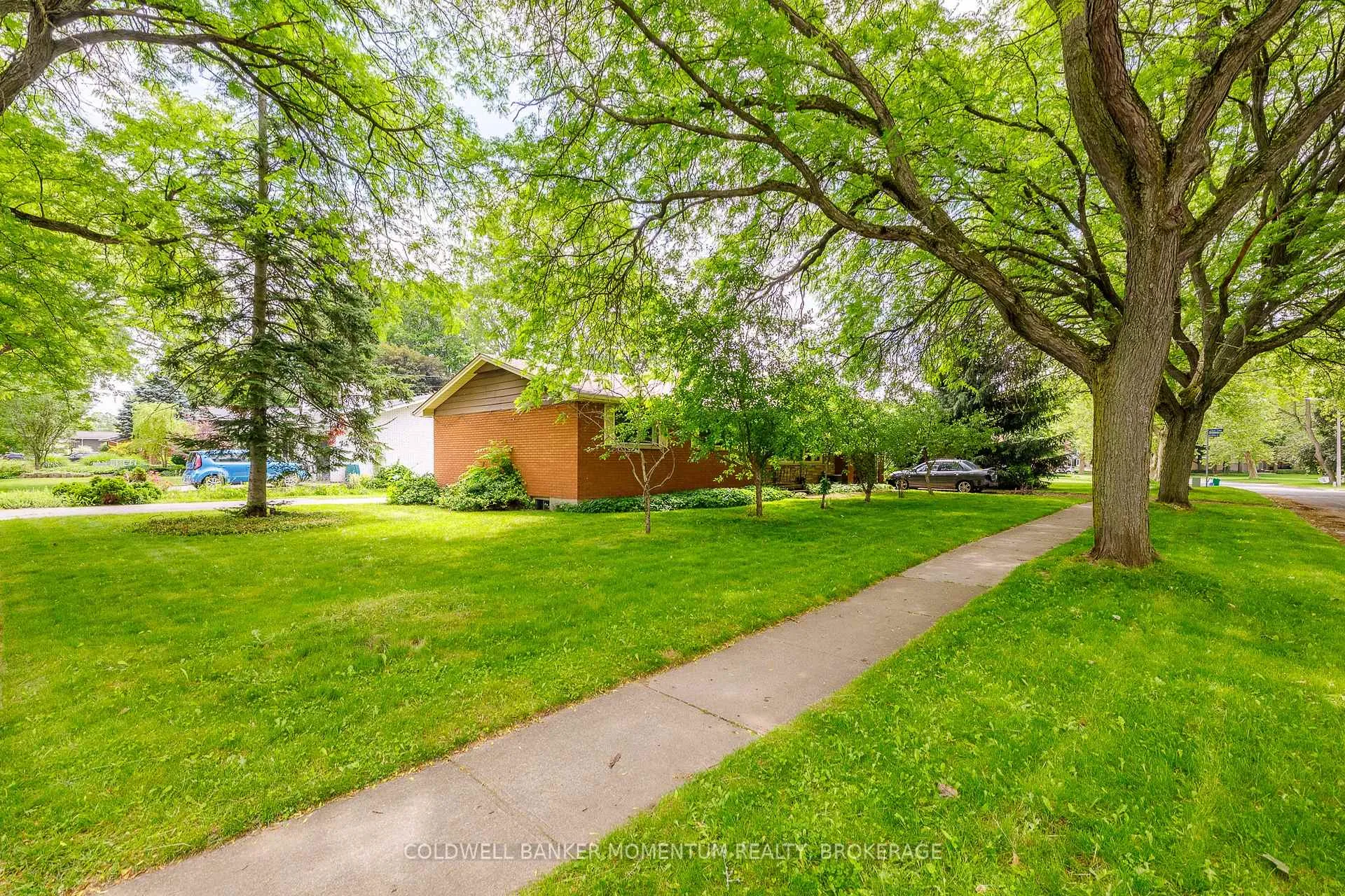 Photo 4 of 6416 Clare Crescent, Niagara Falls, Dorchester — HOMEH