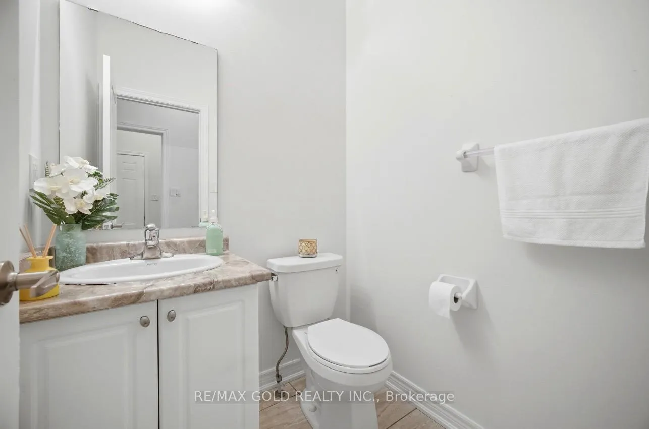 Photo 7 of 814 Green Street, Innisfil, Lefroy — HOMEH