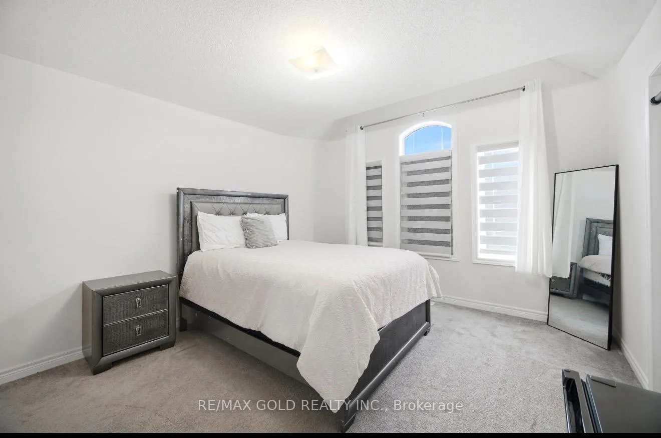 Photo 14 of 814 Green Street, Innisfil, Lefroy — HOMEH