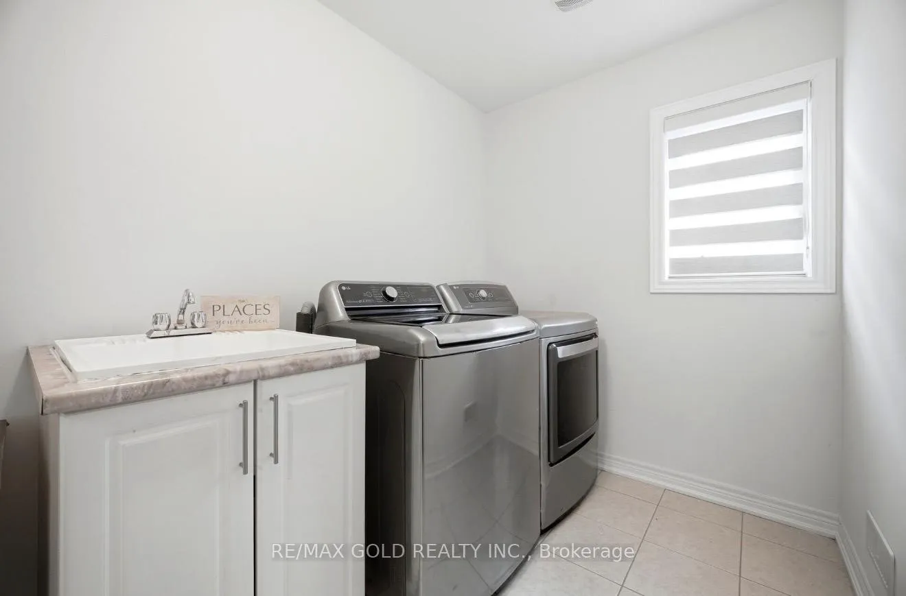 Photo 16 of 814 Green Street, Innisfil, Lefroy — HOMEH