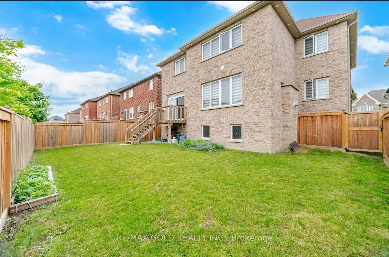 Photo 17 of 814 Green Street, Innisfil, Lefroy — HOMEH