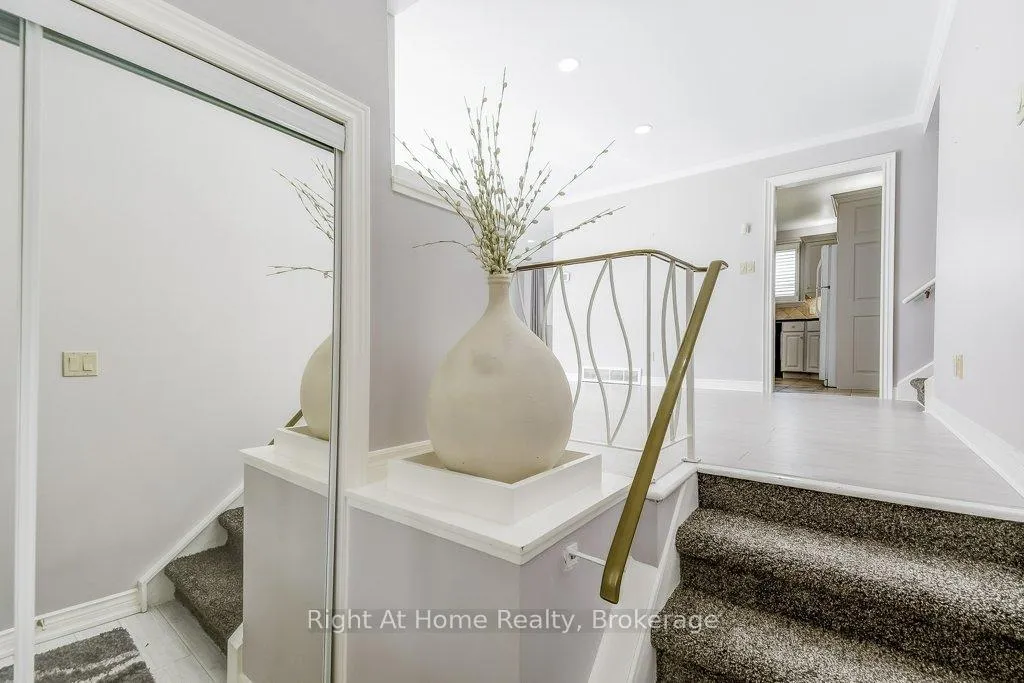 Photo 3 of 207 Montmorency Drive, Hamilton, Red Hill — HOMEH