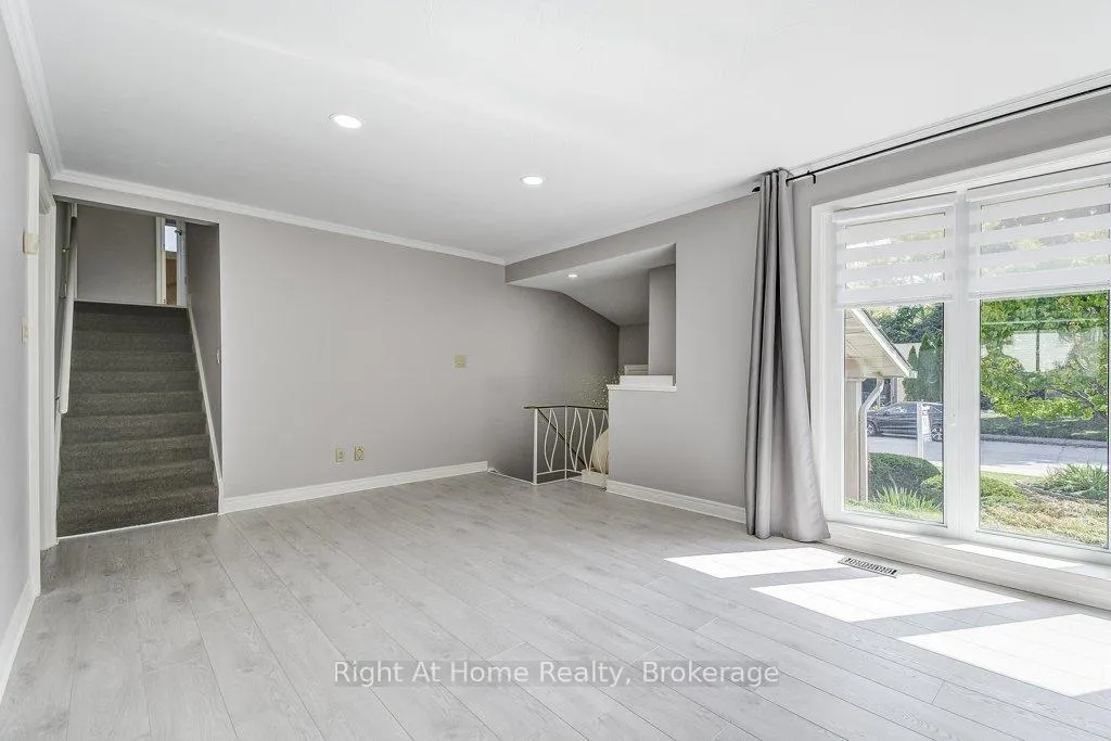 Photo 7 of 207 Montmorency Drive, Hamilton, Red Hill — HOMEH