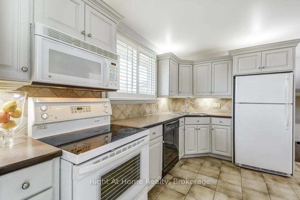 Photo 10 of 207 Montmorency Drive, Hamilton, Red Hill — HOMEH