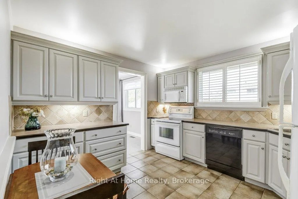 Photo 12 of 207 Montmorency Drive, Hamilton, Red Hill — HOMEH