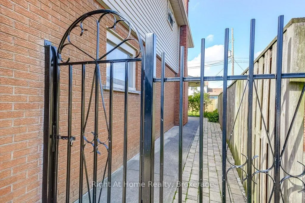 Photo 37 of 207 Montmorency Drive, Hamilton, Red Hill — HOMEH