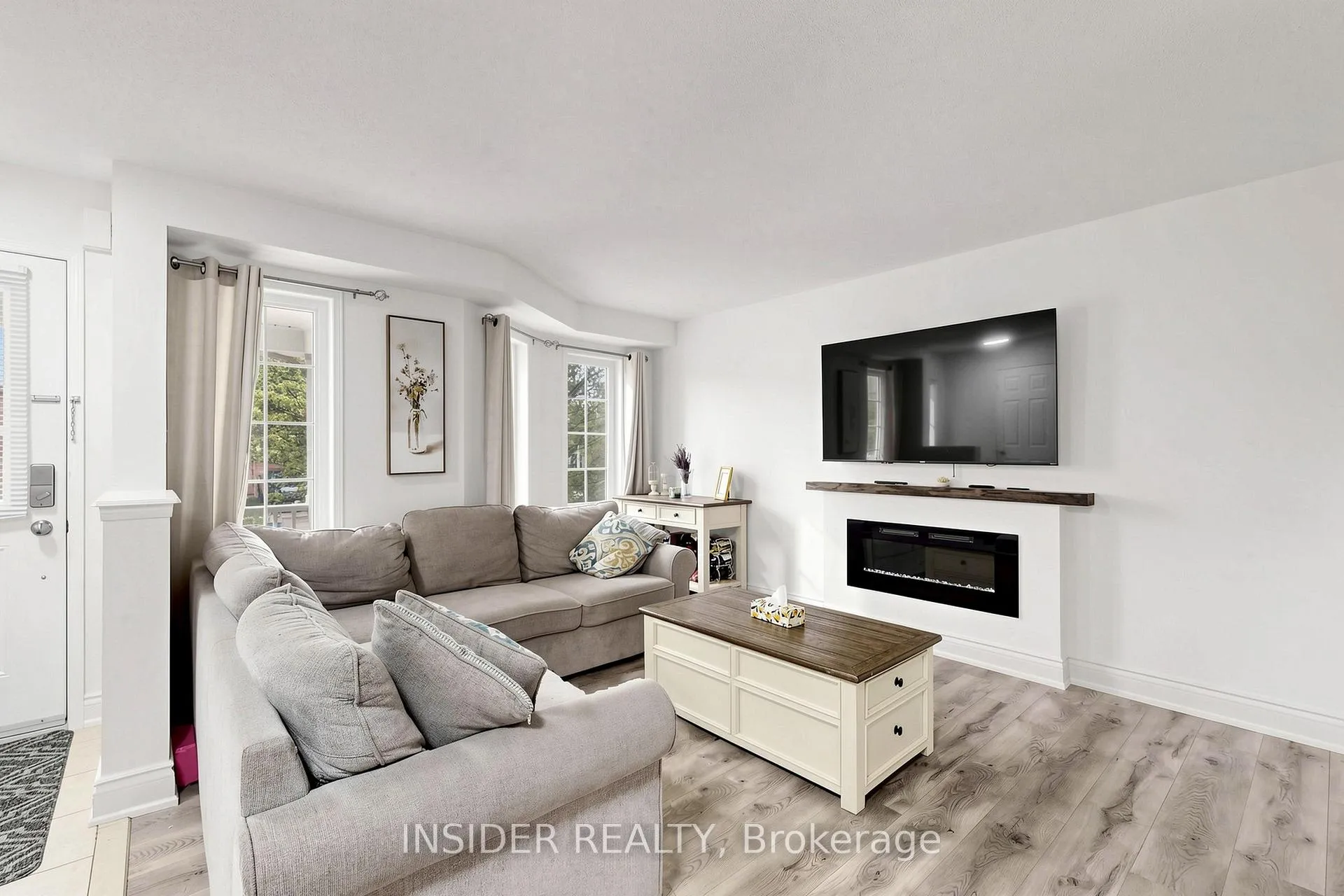 Photo 4 of 7 Croxall Boulevard, Whitby, Brooklin — HOMEH