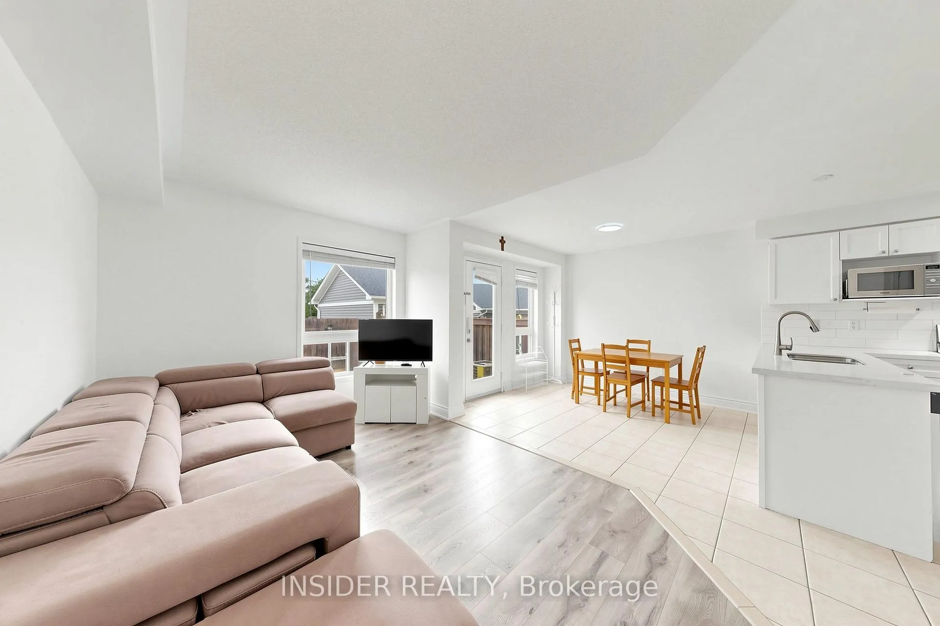 Photo 6 of 7 Croxall Boulevard, Whitby, Brooklin — HOMEH