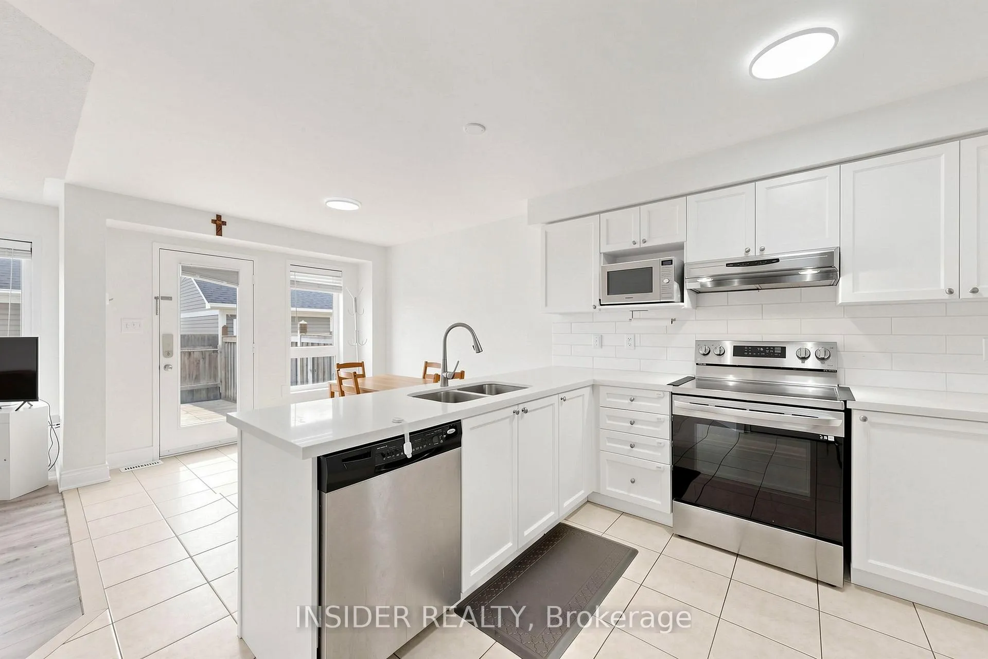 Photo 15 of 7 Croxall Boulevard, Whitby, Brooklin — HOMEH