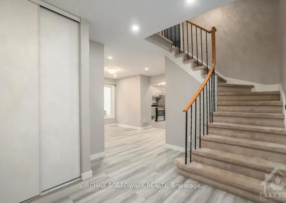 Photo 3 of 563 Latour Crescent, Ottawa, Fallingbrook/Gardenway South — HOMEH