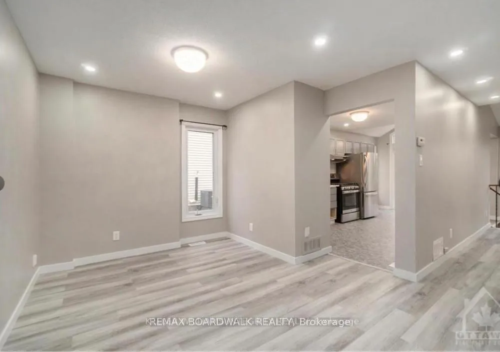 Photo 4 of 563 Latour Crescent, Ottawa, Fallingbrook/Gardenway South — HOMEH