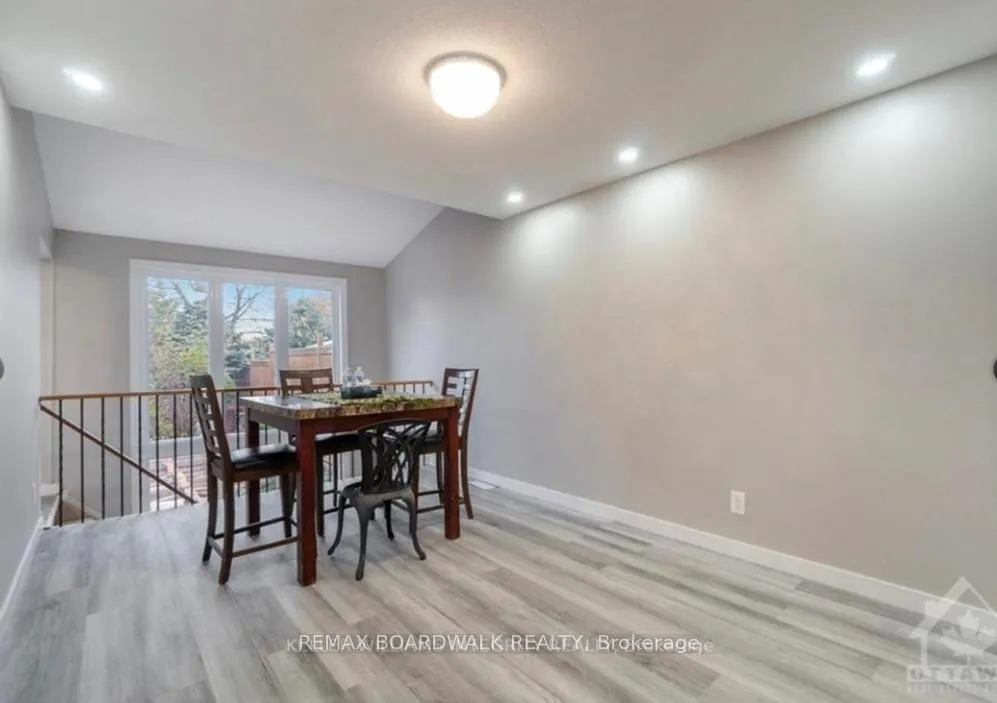 Photo 6 of 563 Latour Crescent, Ottawa, Fallingbrook/Gardenway South — HOMEH