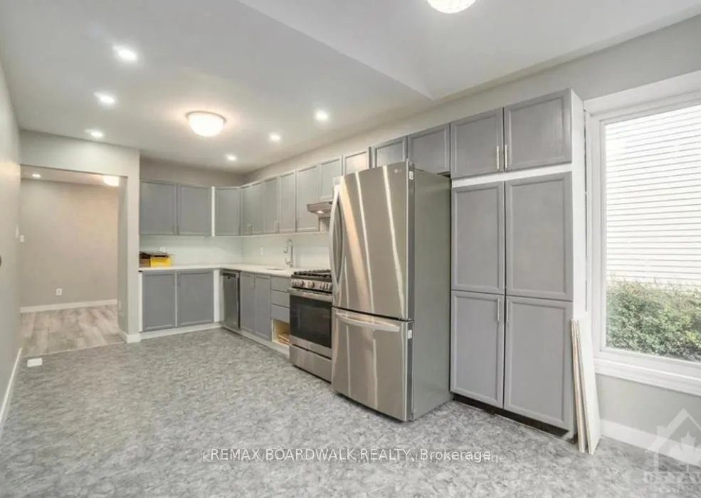 Photo 10 of 563 Latour Crescent, Ottawa, Fallingbrook/Gardenway South — HOMEH