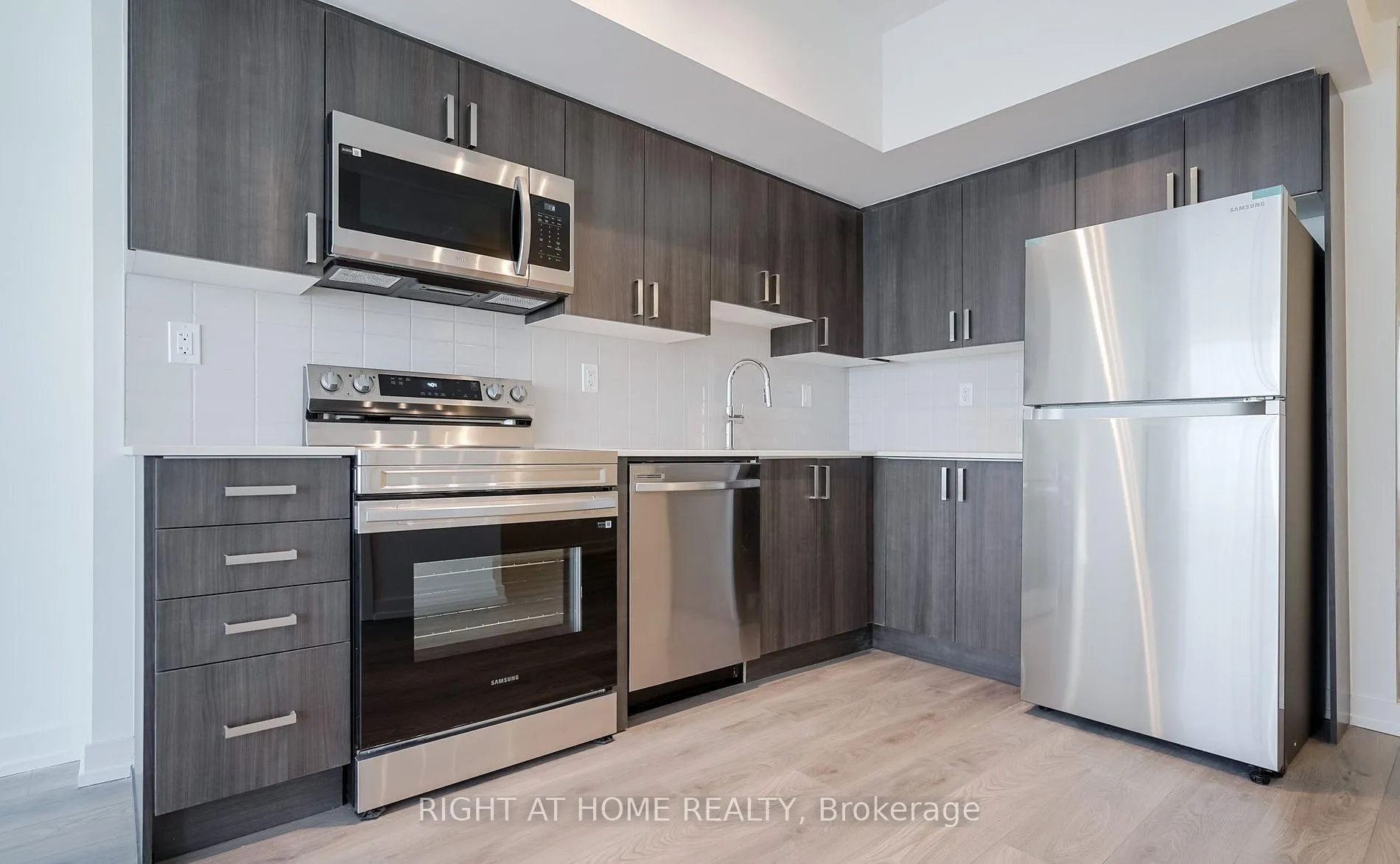 Photo 3 of Unit 2803, 1435 Celebration Drive, Pickering, Bay Ridges — HOMEH