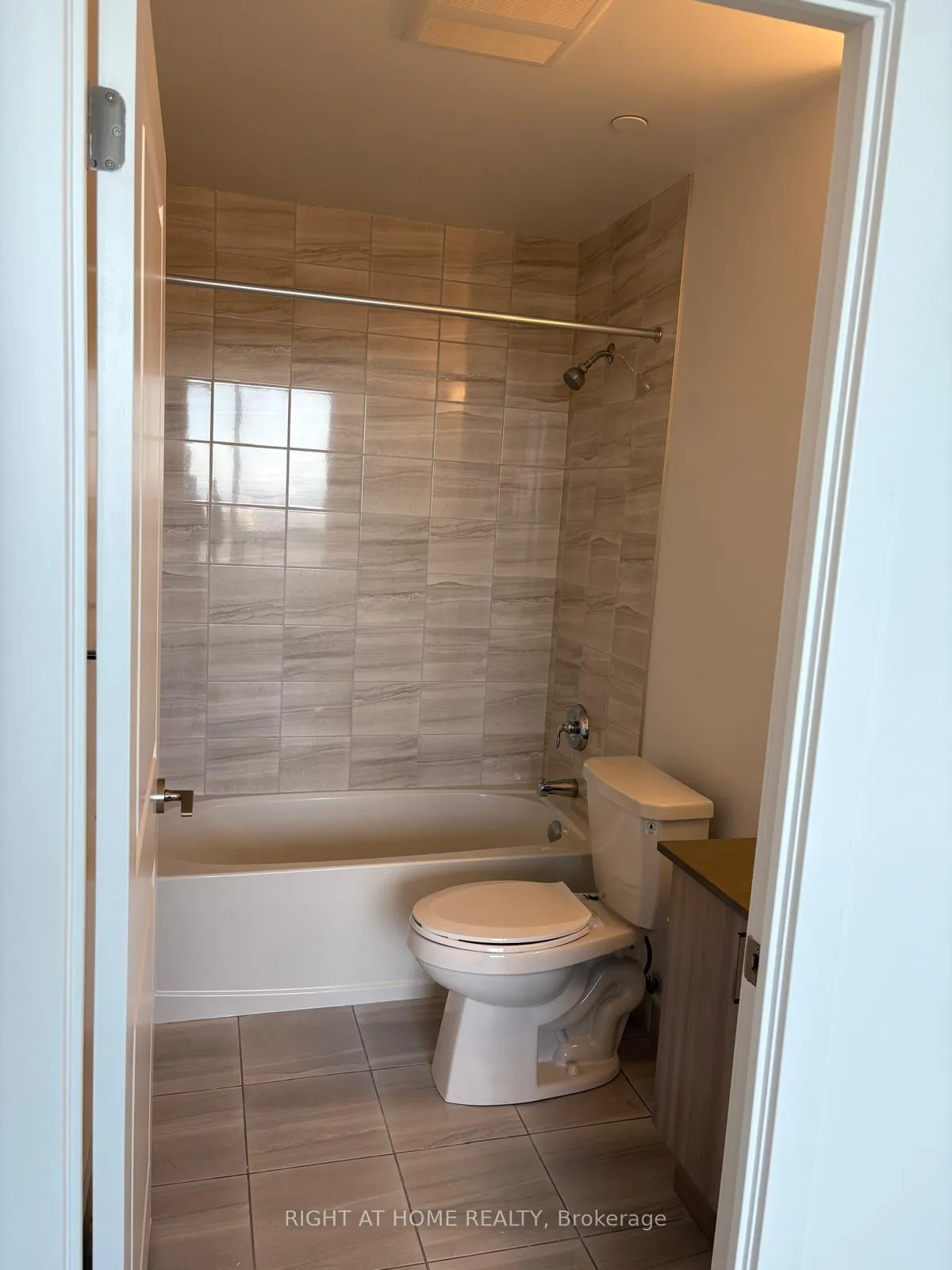 Photo 16 of Unit 2803, 1435 Celebration Drive, Pickering, Bay Ridges — HOMEH