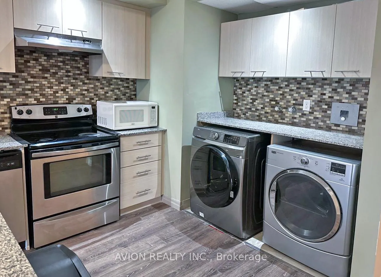 Photo 17 of Unit 806, 8 Hickory Street W, Waterloo, Beechwood/University — HOMEH
