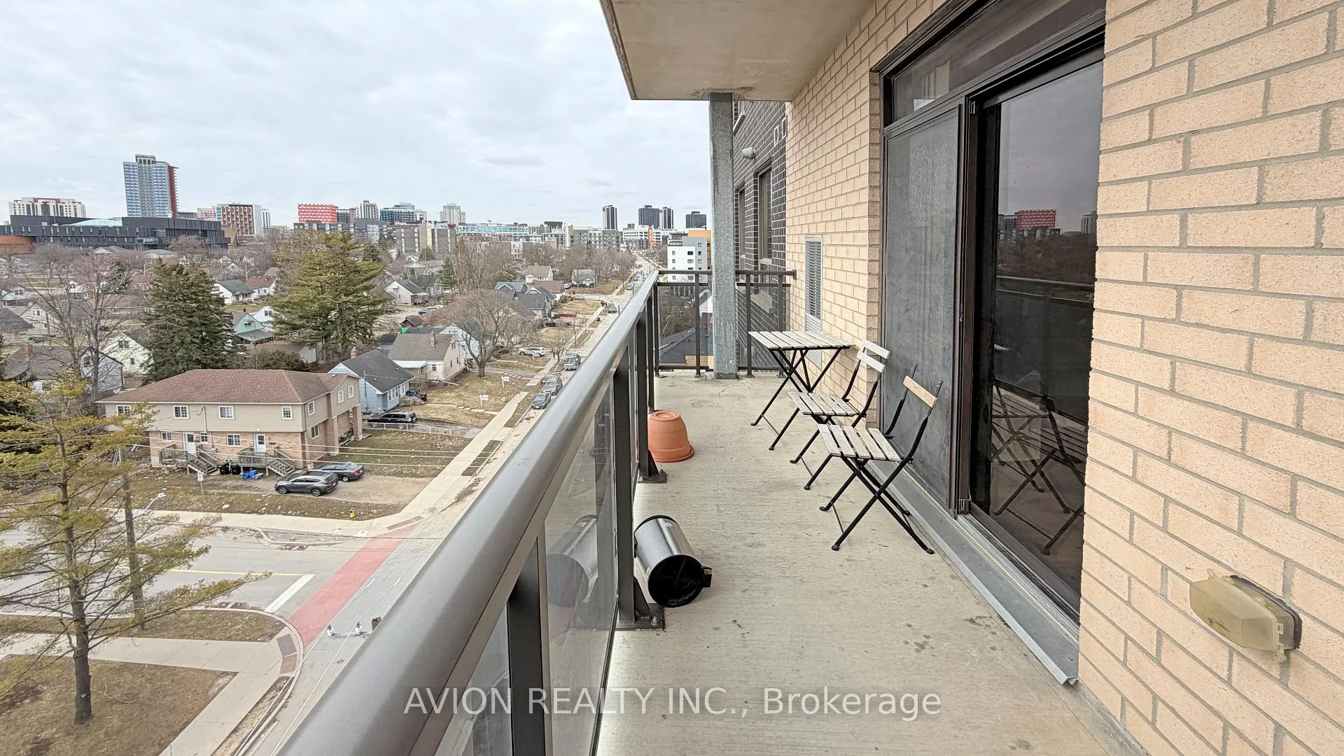 Photo 18 of Unit 806, 8 Hickory Street W, Waterloo, Beechwood/University — HOMEH
