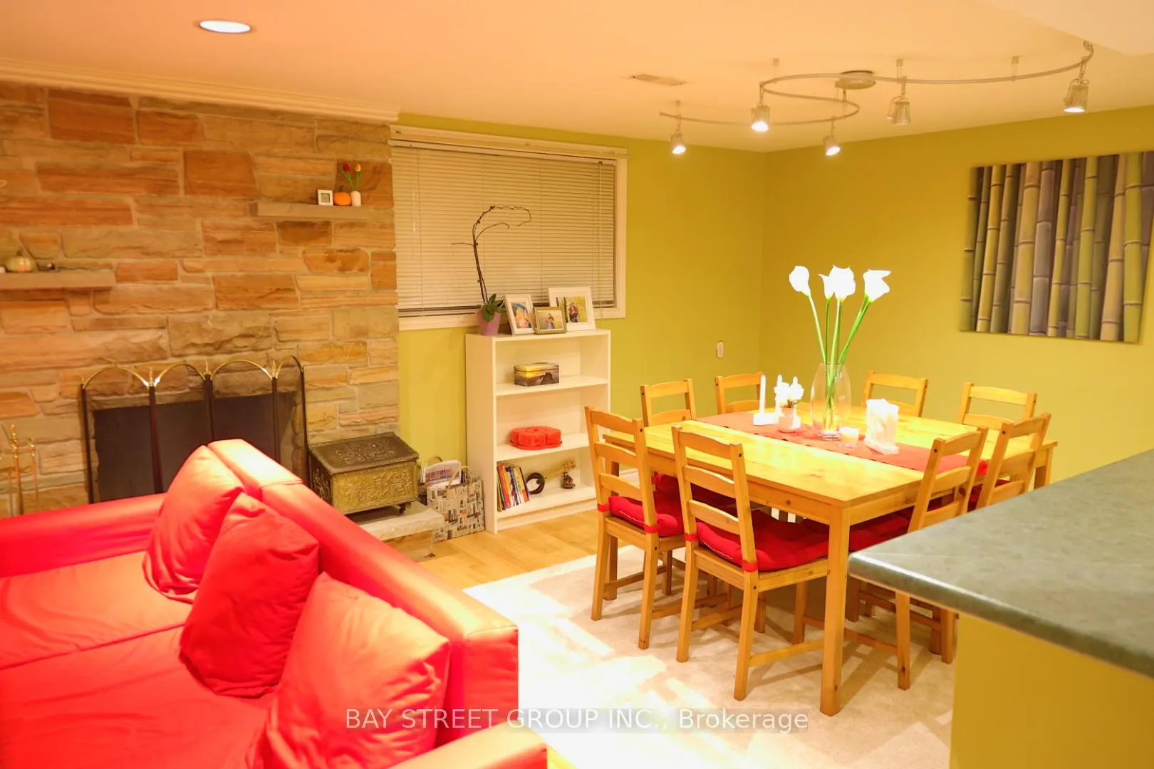Photo 5 of 27 Stornoway Crescent, Markham, Royal Orchard — HOMEH
