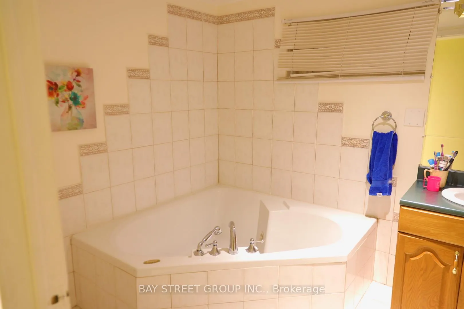 Photo 8 of 27 Stornoway Crescent, Markham, Royal Orchard — HOMEH