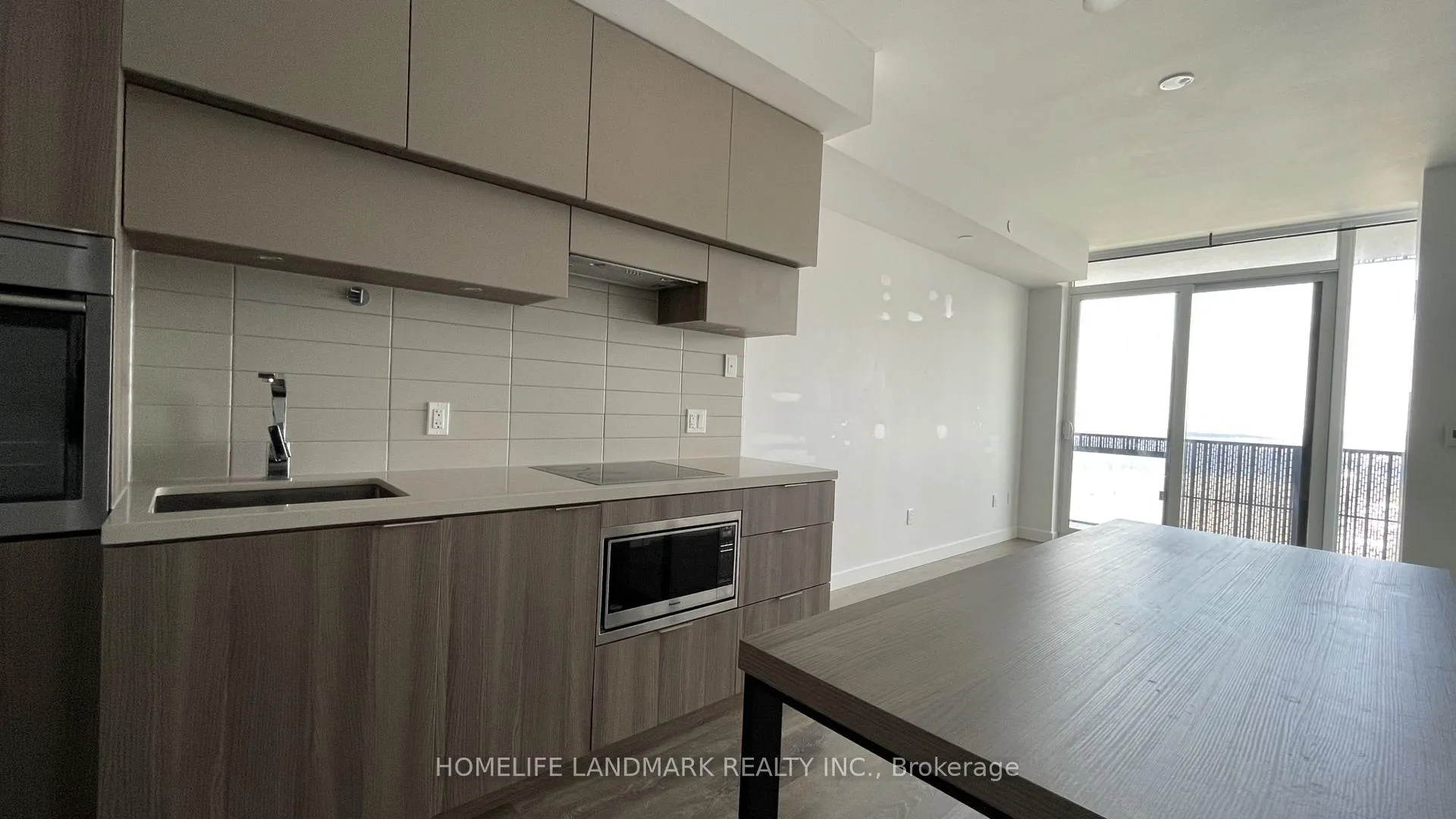 Photo 4 of Unit 4207, 8 Eglinton Avenue E, Toronto, Mount Pleasant East — HOMEH
