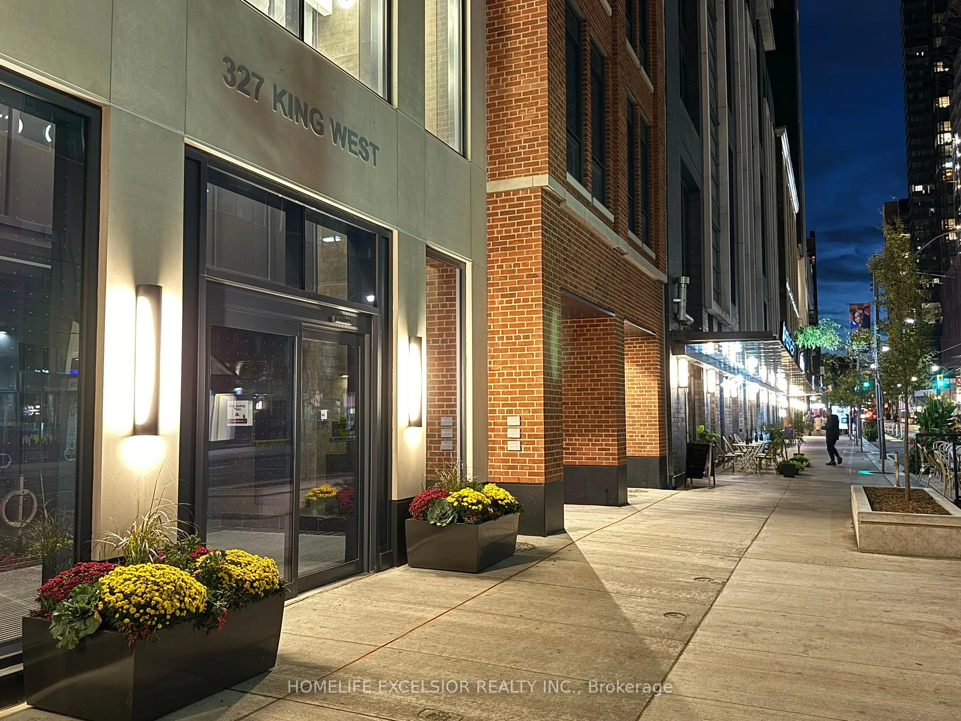 Front of Unit 1805, 327 King Street W