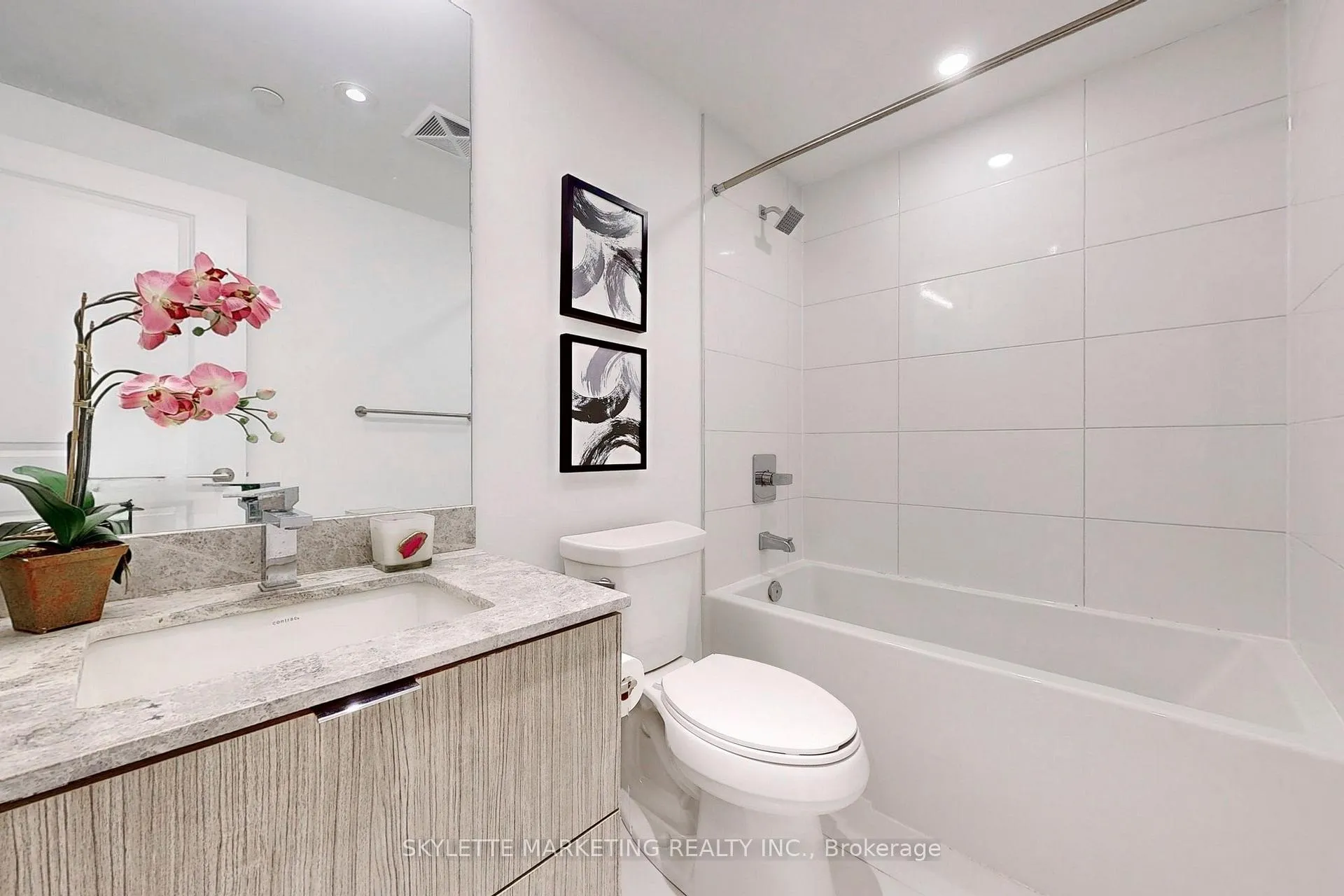 Photo 2 of Unit 3201, 395 Bloor Street E, Toronto, North St. James Town — HOMEH