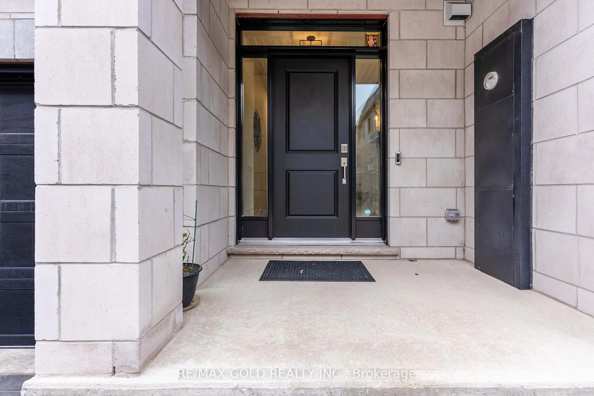 Photo 3 of Unit 19, 143 Elgin Street N, Cambridge — HOMEH