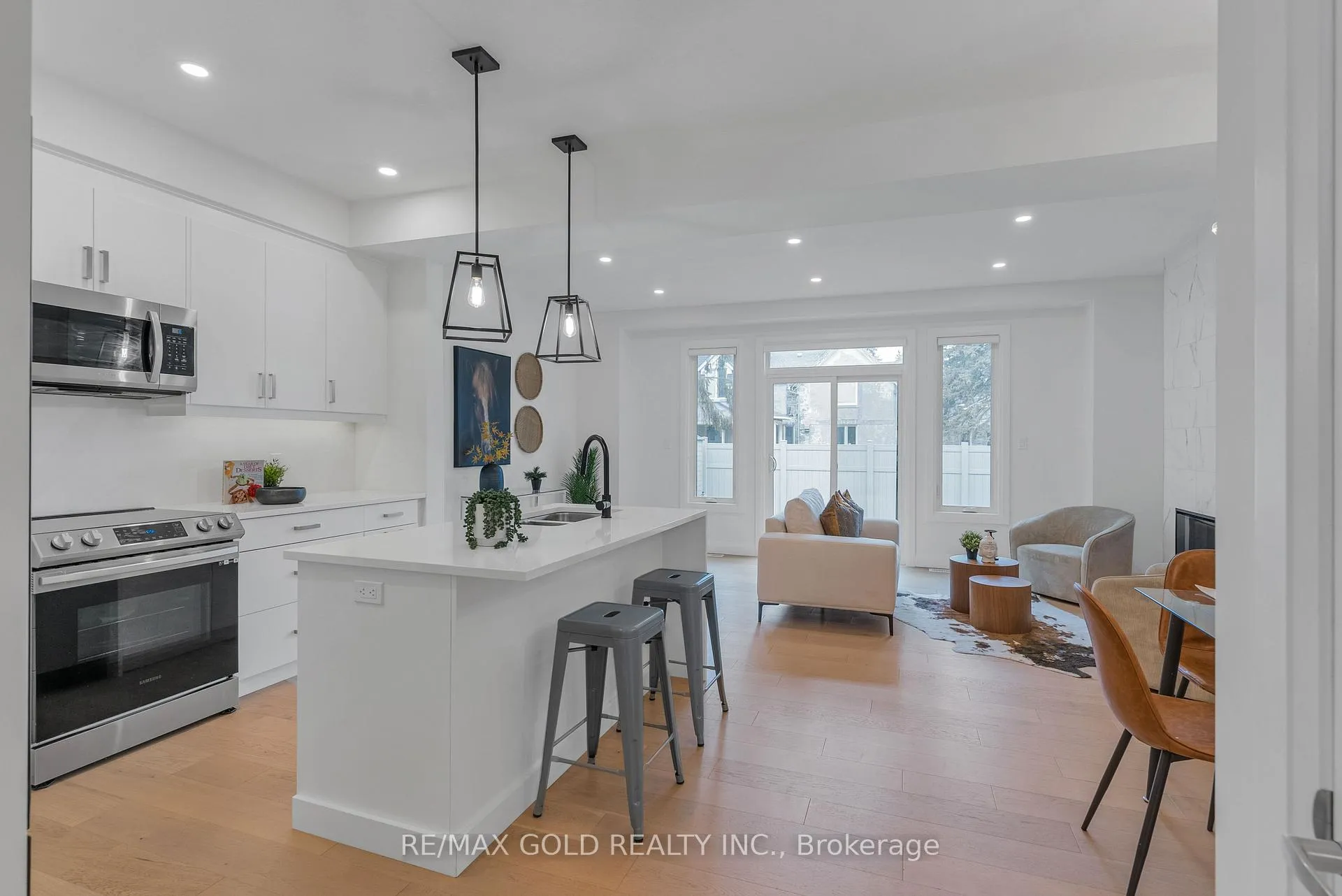 Photo 6 of Unit 19, 143 Elgin Street N, Cambridge — HOMEH
