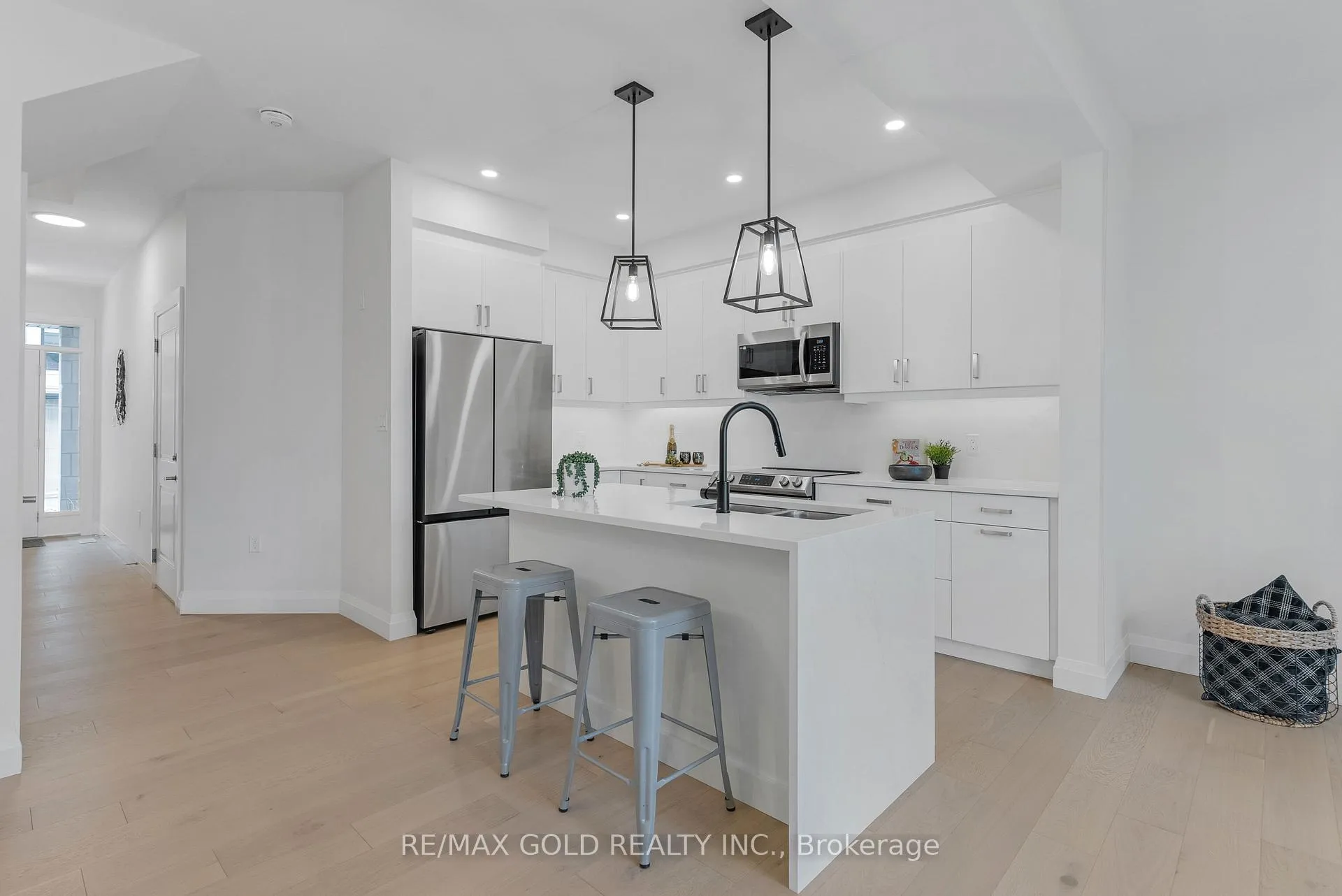 Photo 8 of Unit 19, 143 Elgin Street N, Cambridge — HOMEH