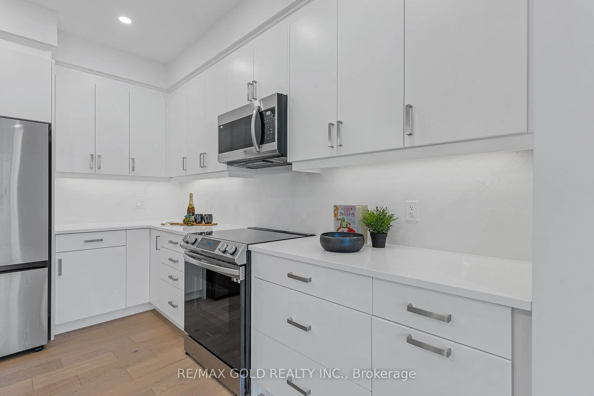 Photo 10 of Unit 19, 143 Elgin Street N, Cambridge — HOMEH