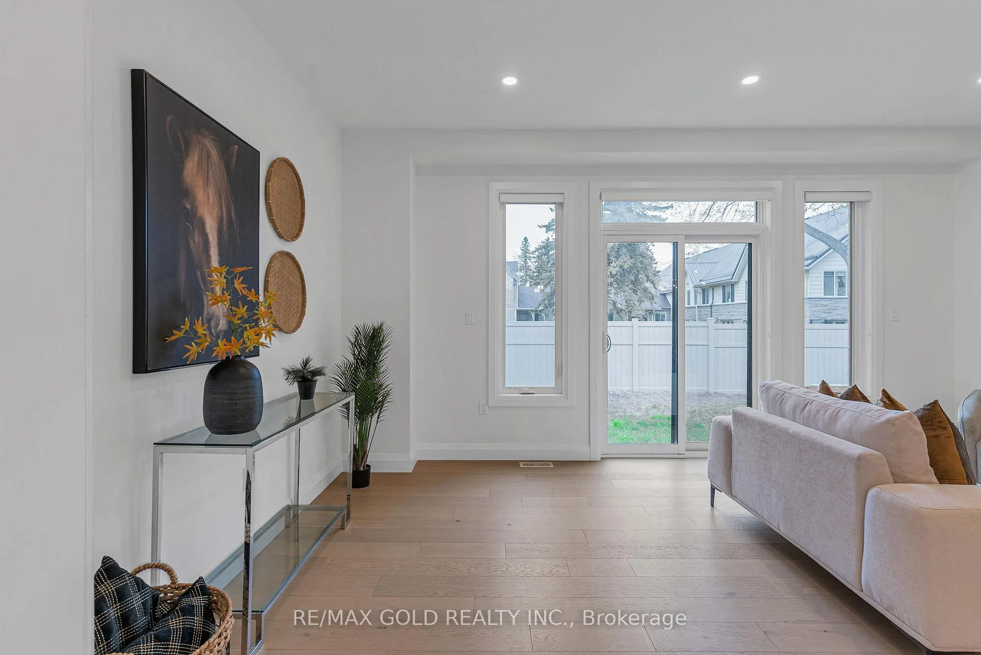 Photo 18 of Unit 19, 143 Elgin Street N, Cambridge — HOMEH