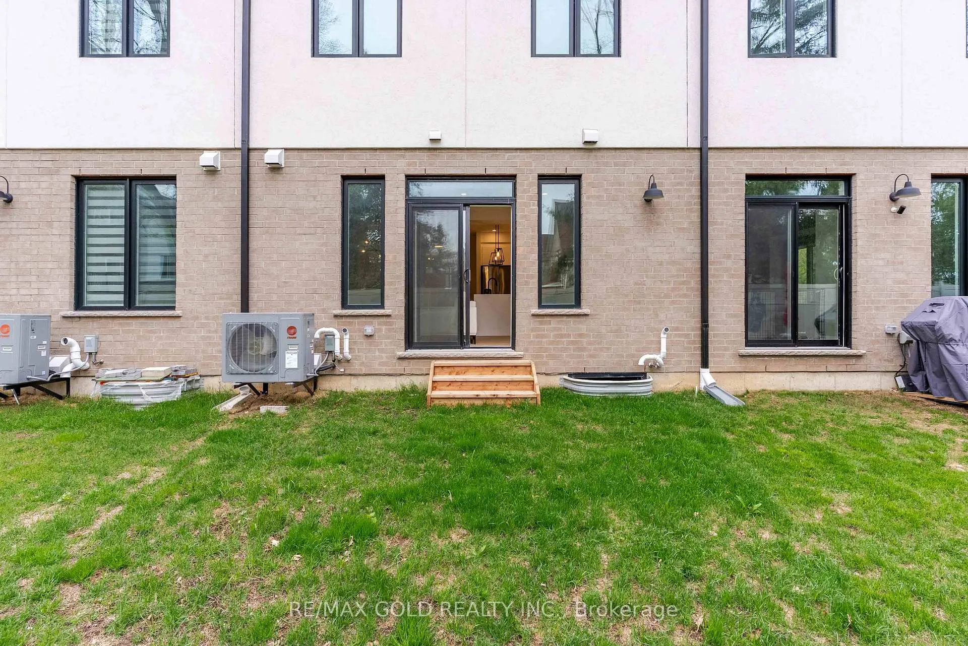 Photo 33 of Unit 19, 143 Elgin Street N, Cambridge — HOMEH