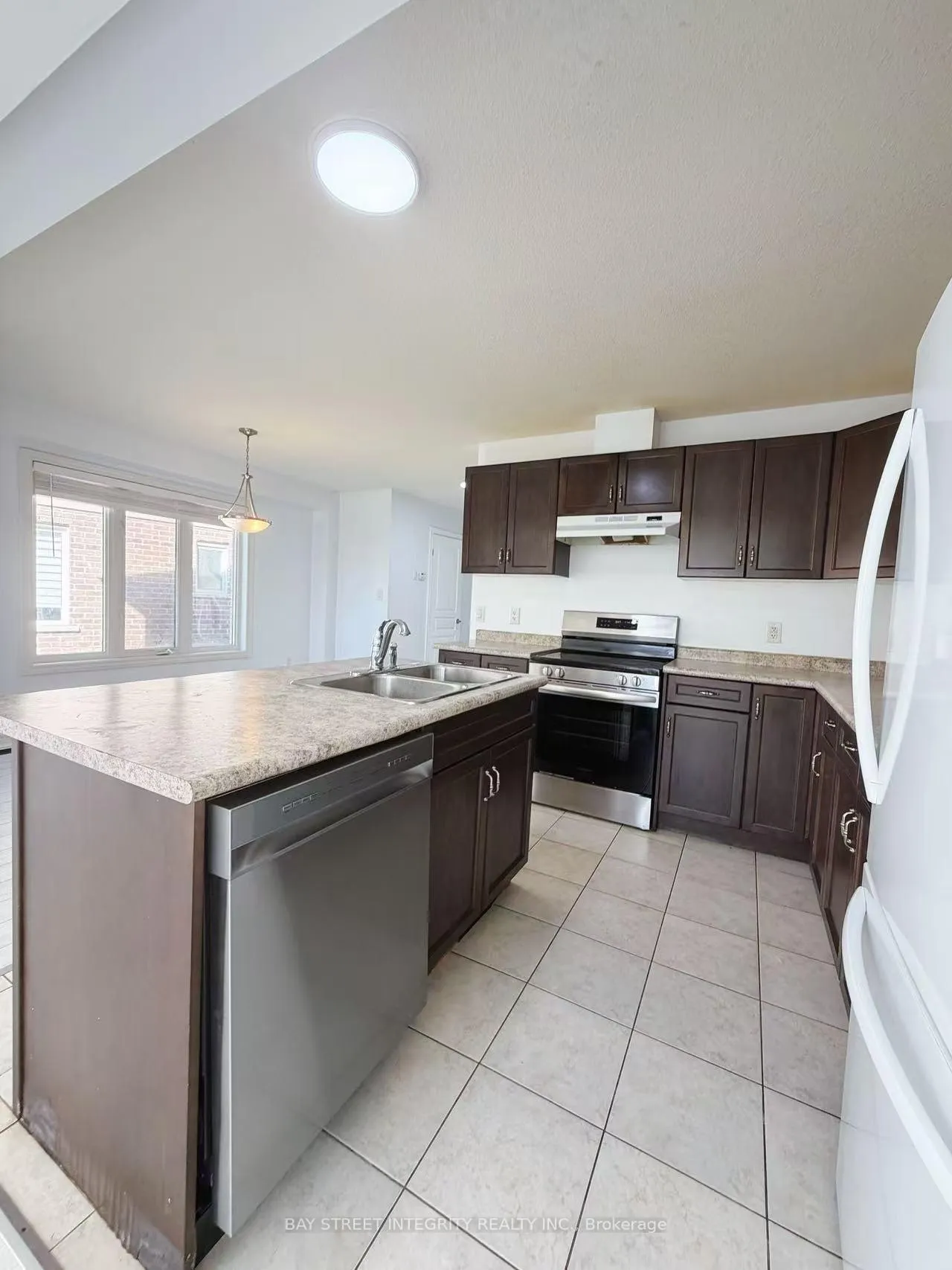 Photo 2 of 32 Elderberry Road, Thorold, Confederation Heights — HOMEH